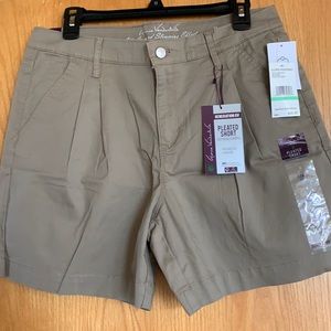 Gloria Vanderbilt pleated khaki shorts.  Size 8.  Inseam 5”.